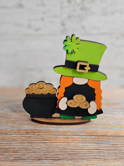 St Patricks Day Leprechaun Gnome with Pot of Gold – 5-6 Inch Shelf Sitter – Tiered Tray Irish Wood Decor