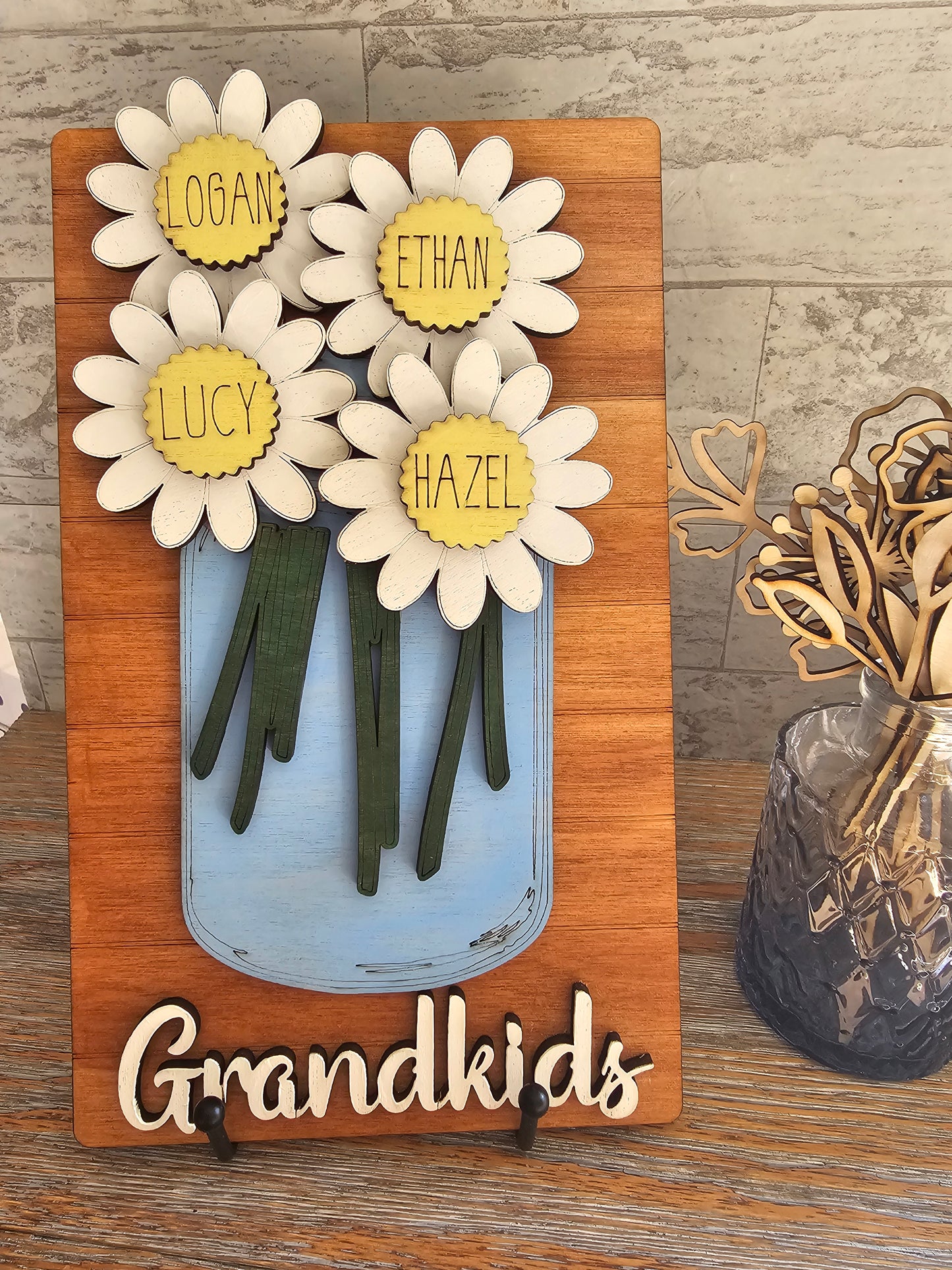Personalized Daisy Name Sign – Grandkids Flower Sign