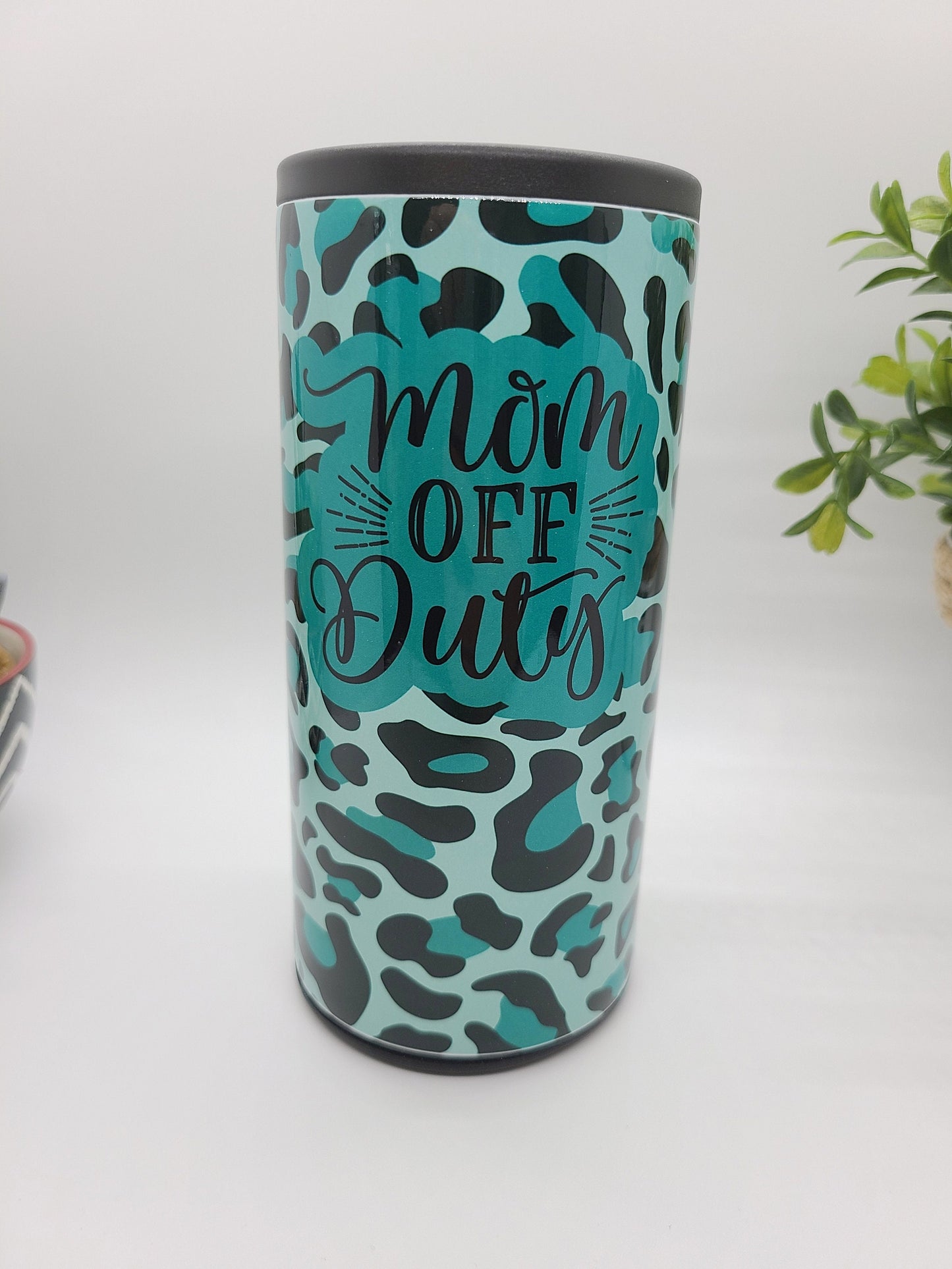 Mom Off Duty Colored Leopard Skinny Can Cooler